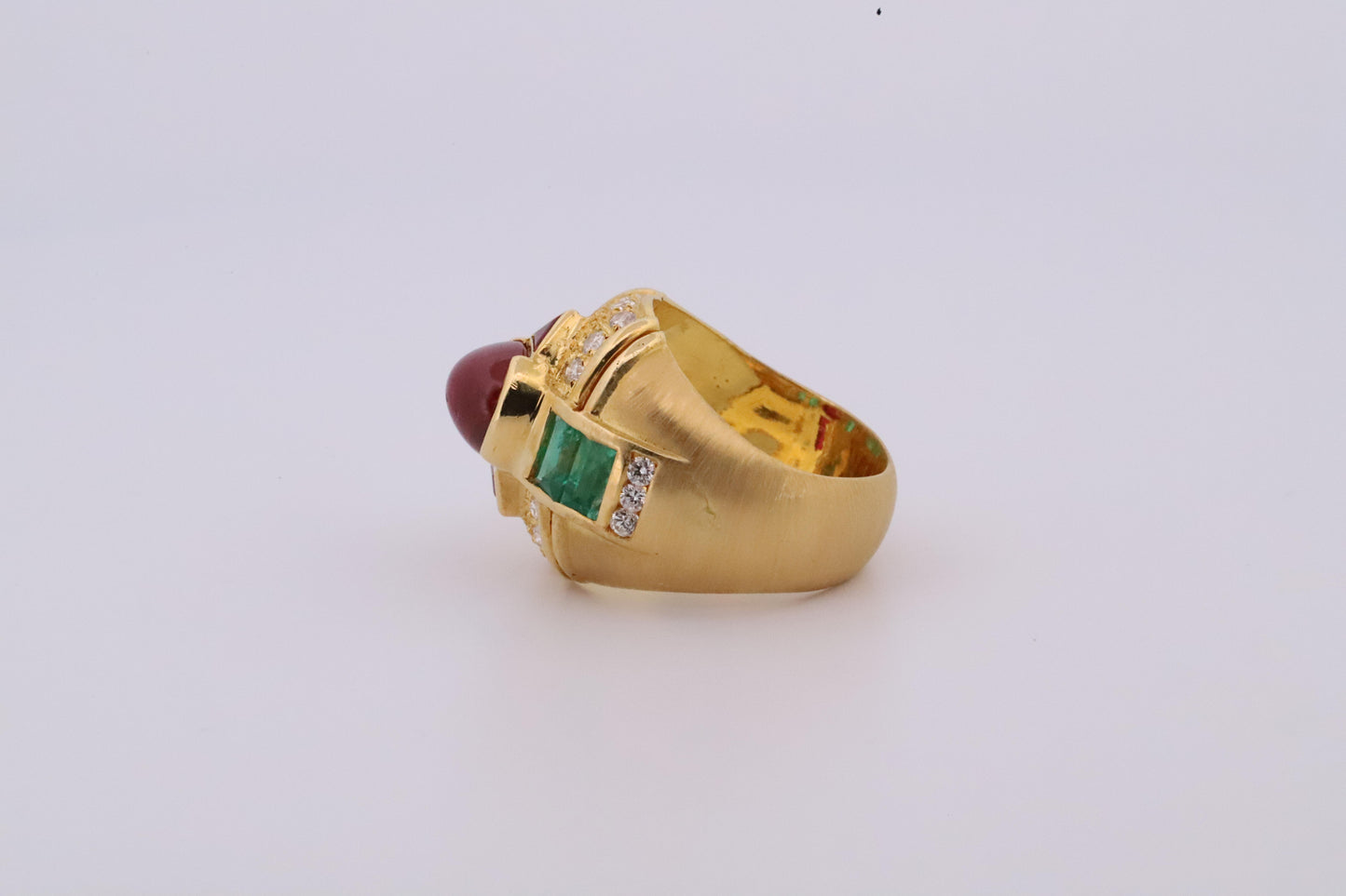 Vintage Domed Ruby 18K Gold Ring with Emeralds and Diamonds