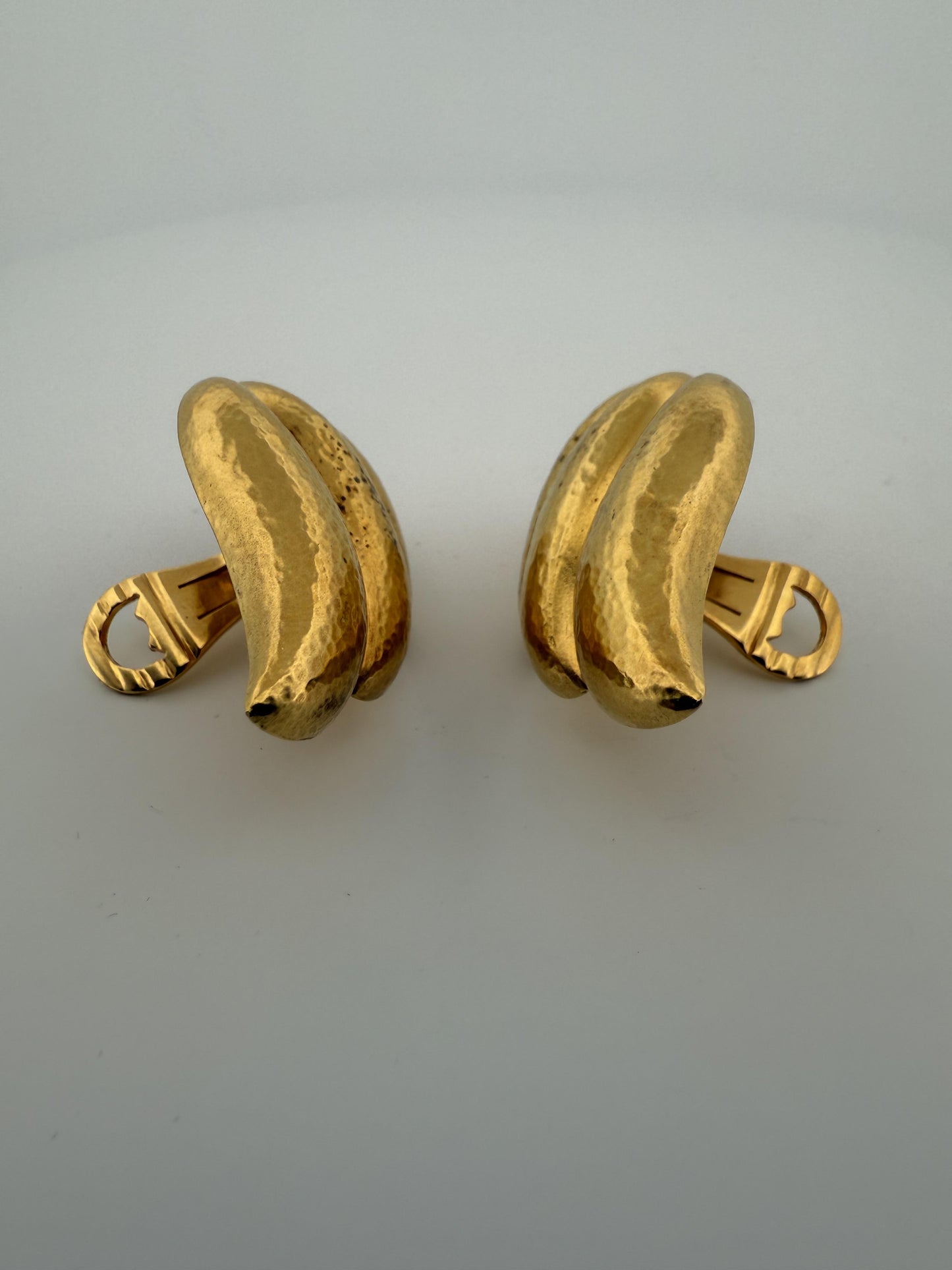 Vintage Hammered Zolotas 22k Gold Clip-on Earrings