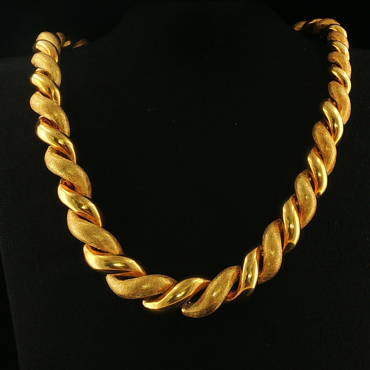 Vintage Italian 18K San Marco Necklace with Moving Scallops