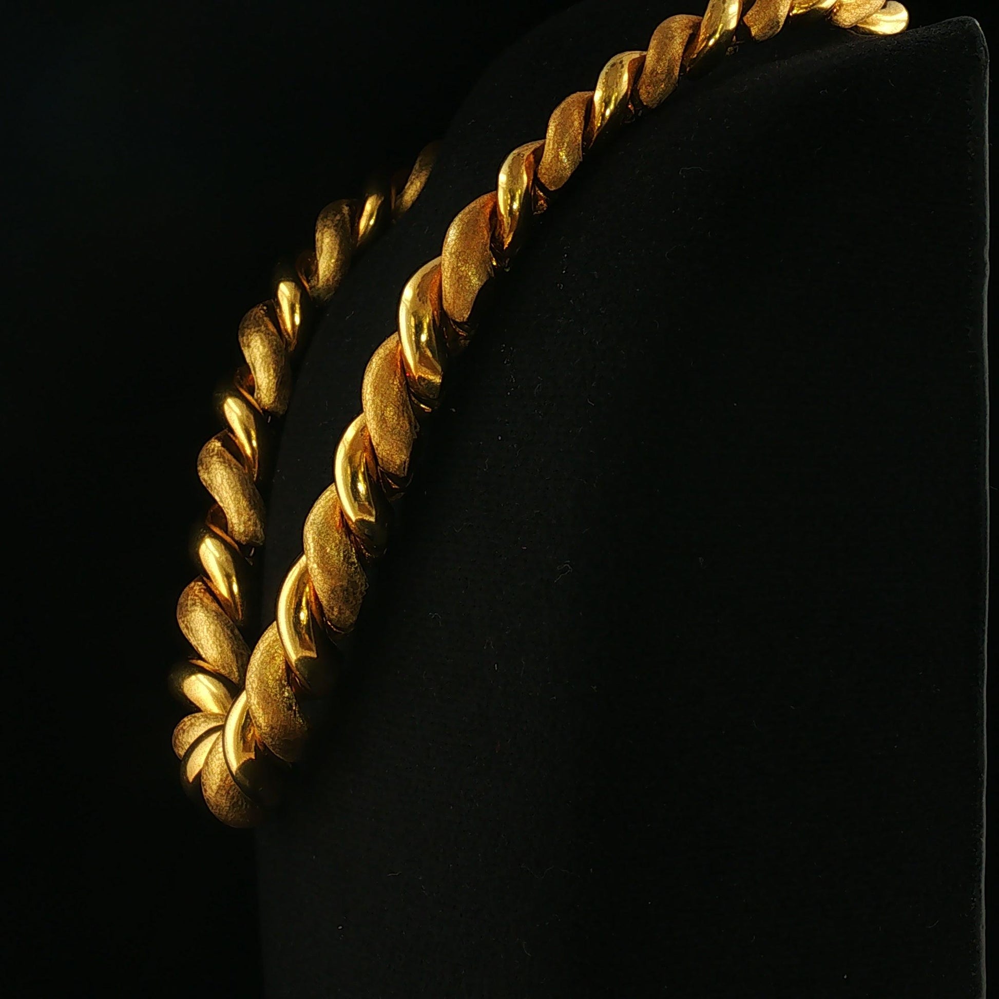 Vintage Italian 18K San Marco Necklace with Moving Scallops