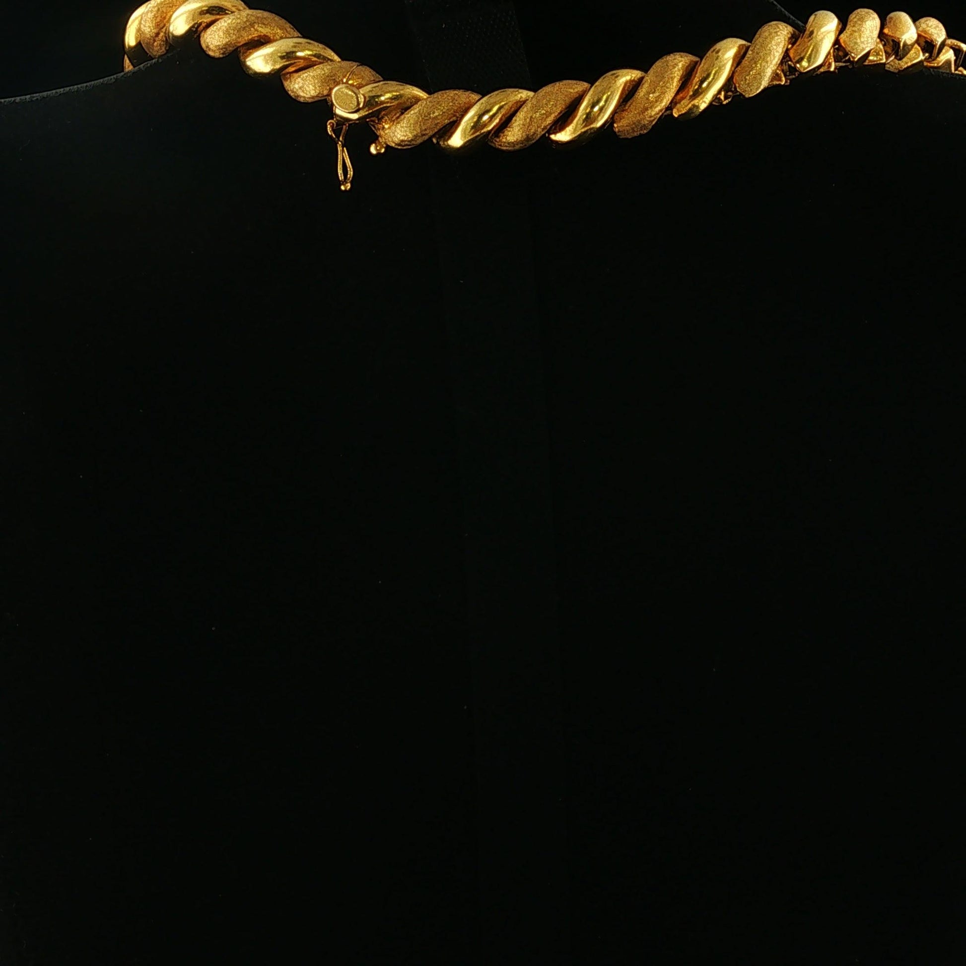 Vintage Italian 18K San Marco Necklace with Moving Scallops