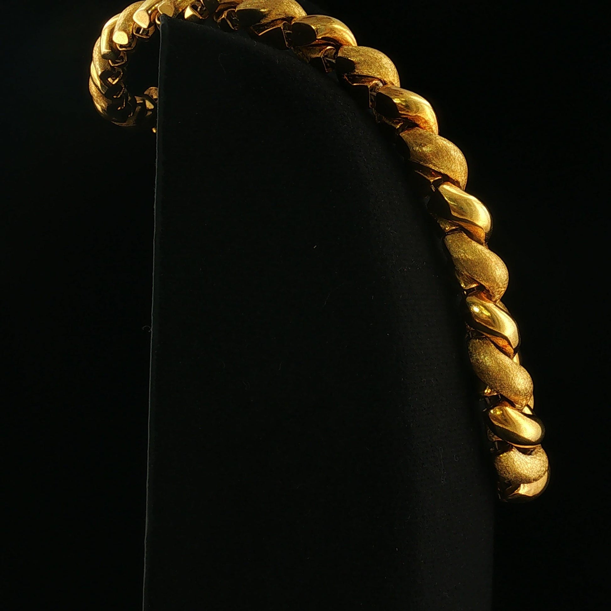 Vintage Italian 18K San Marco Necklace with Moving Scallops