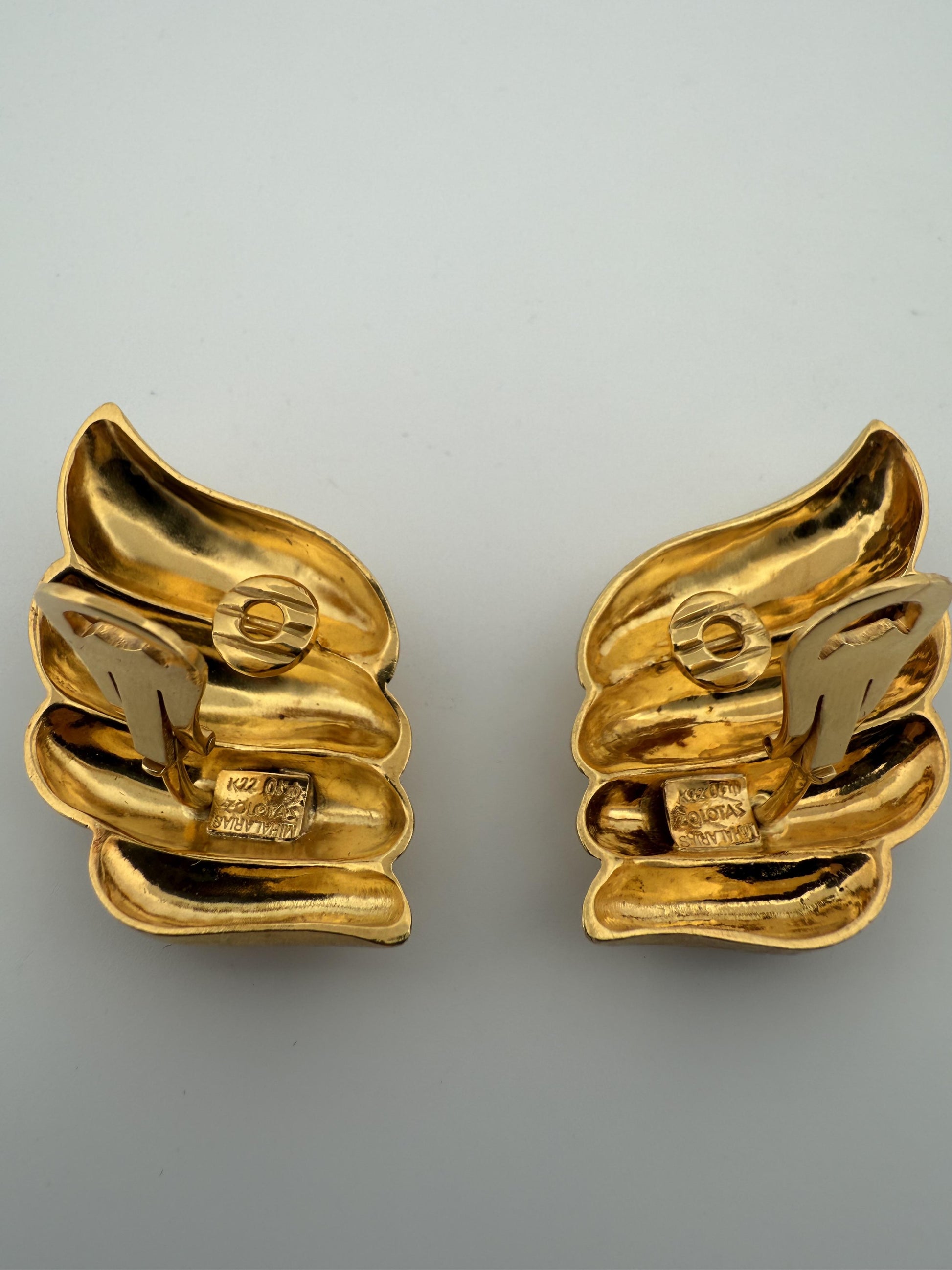 Vintage Hammered Zolotas 22k Gold Clip-on Earrings