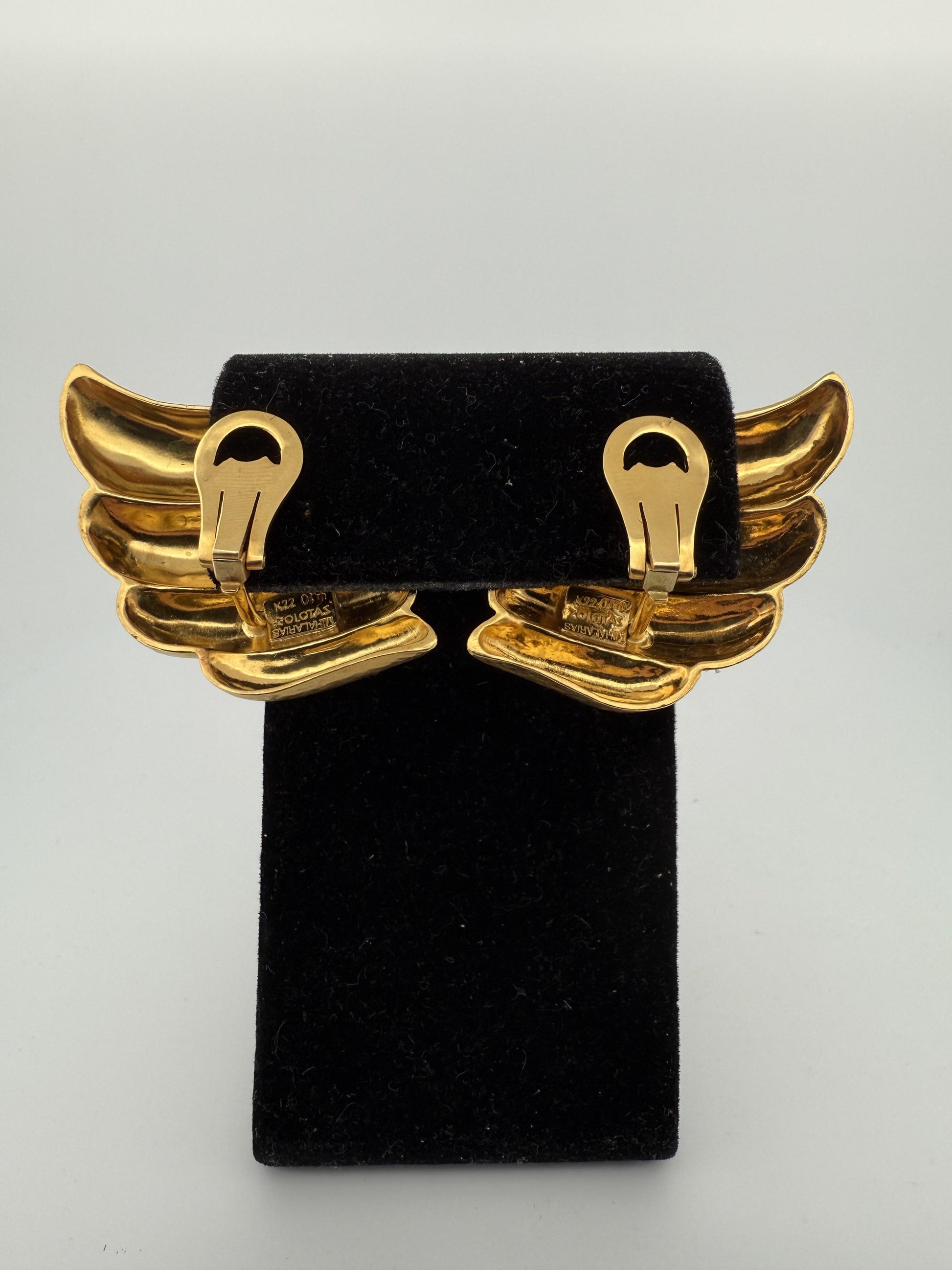 Vintage Hammered Zolotas 22k Gold Clip-on Earrings