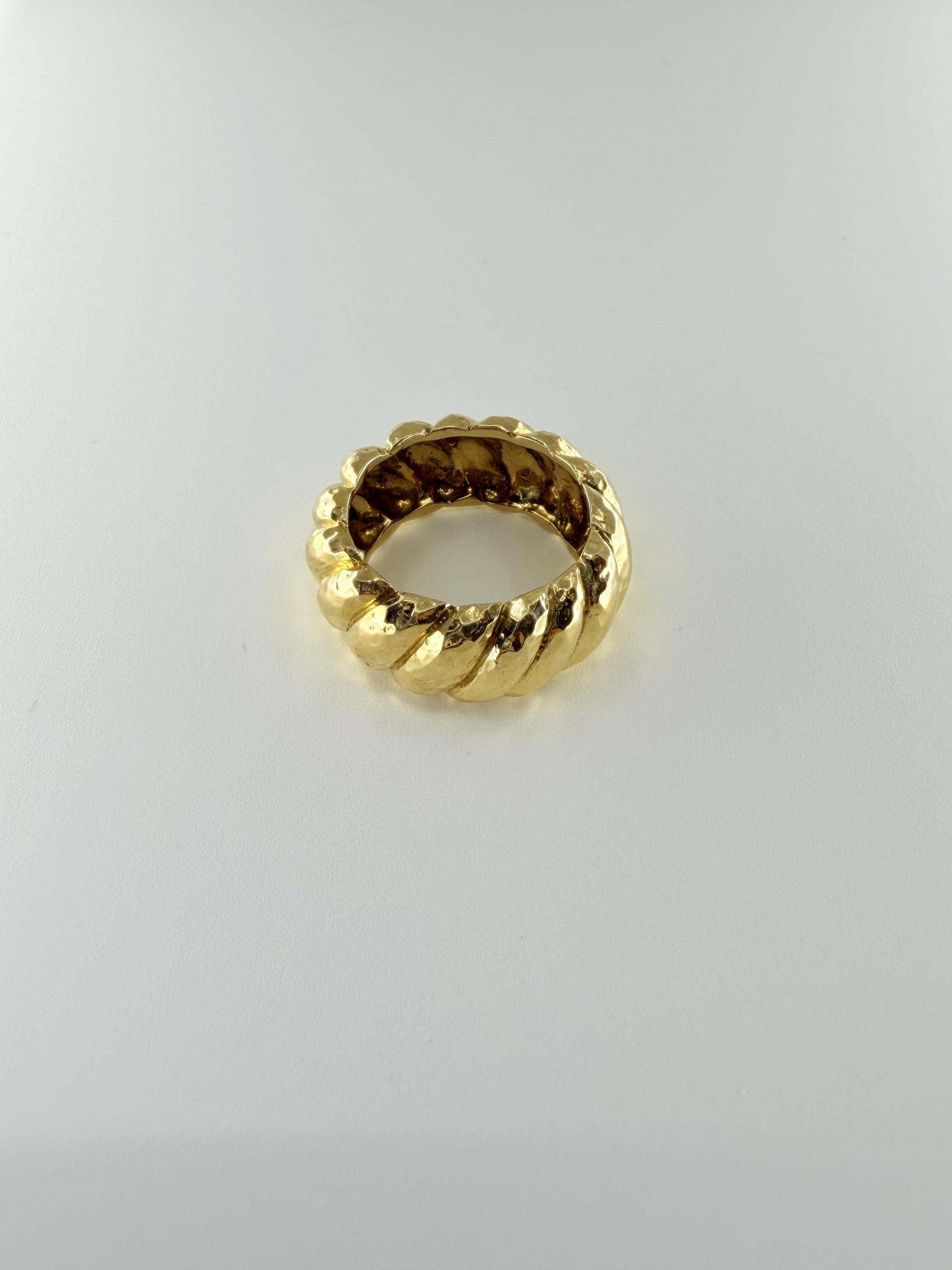 Vintage David Webb 18K Scalloped and Hammered Ring
