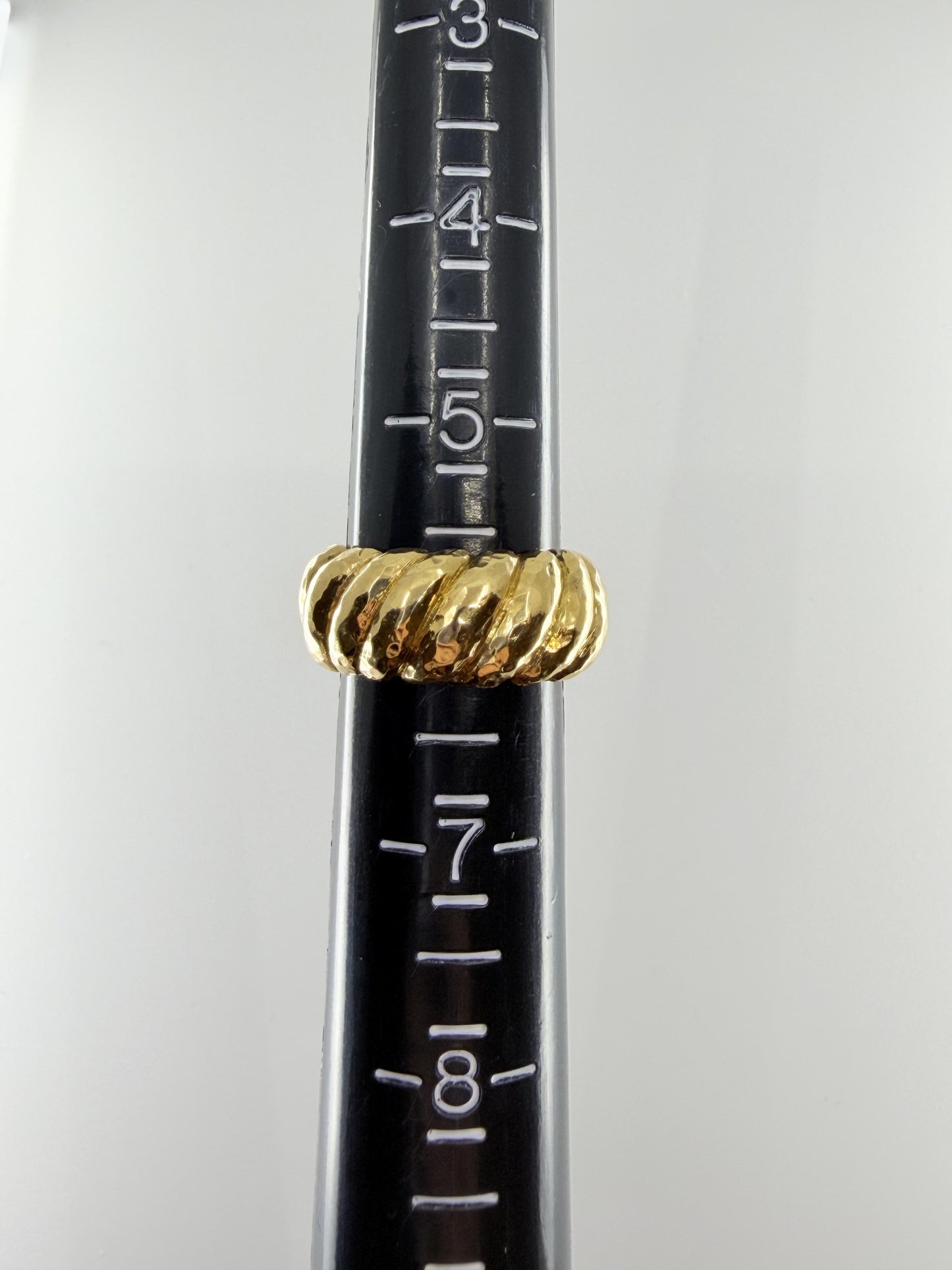 Vintage David Webb 18K Scalloped and Hammered Ring