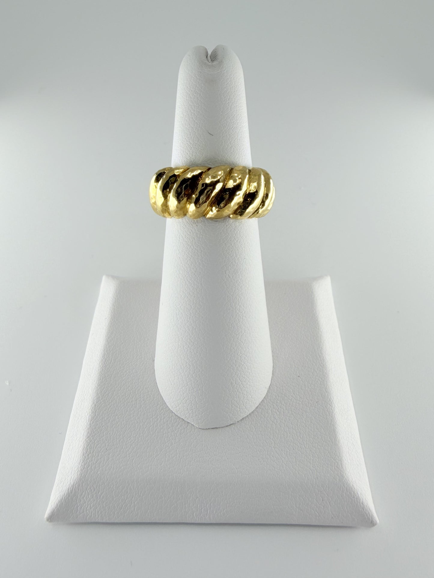 Vintage David Webb 18K Scalloped and Hammered Ring