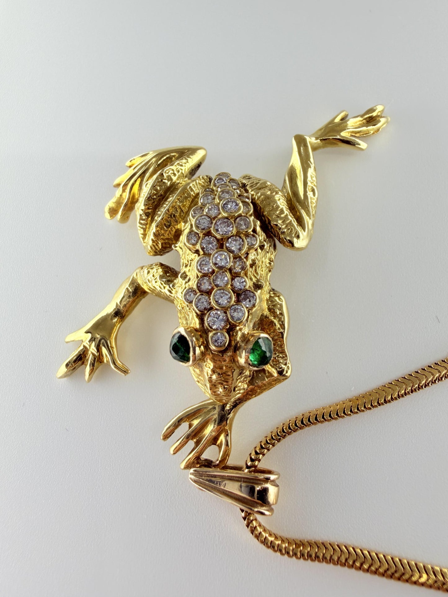 Vintage 18K Frog w/Diamonds and Emerald Eyes